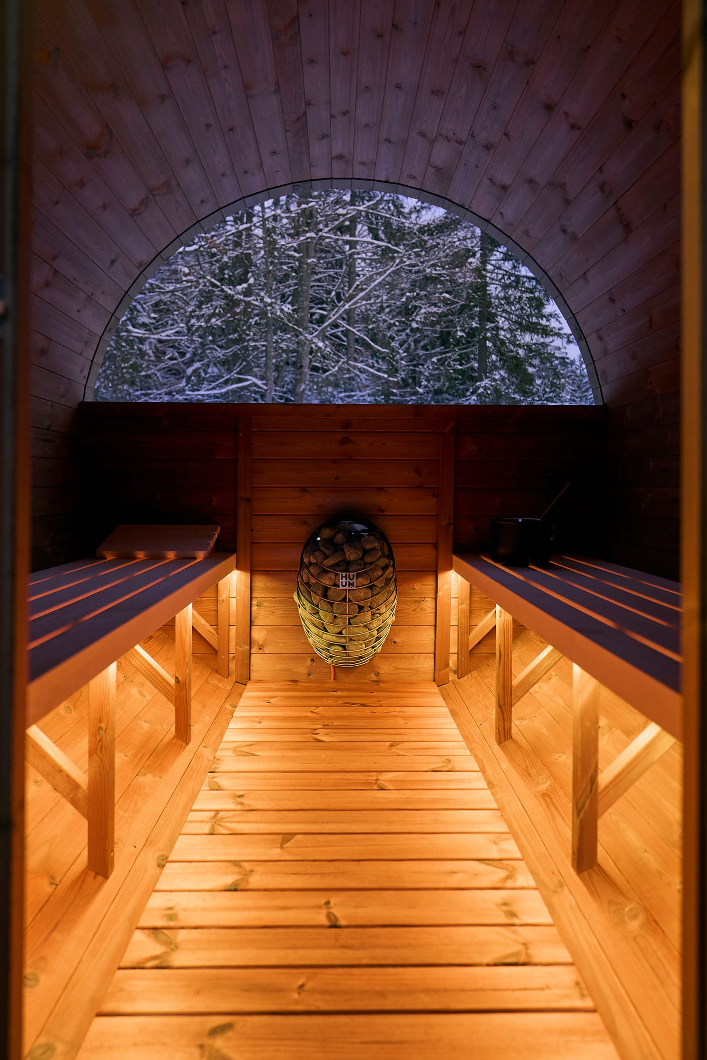 mei chalet - DAS BARBARA Warmes Holzinnere der Fass-Sauna